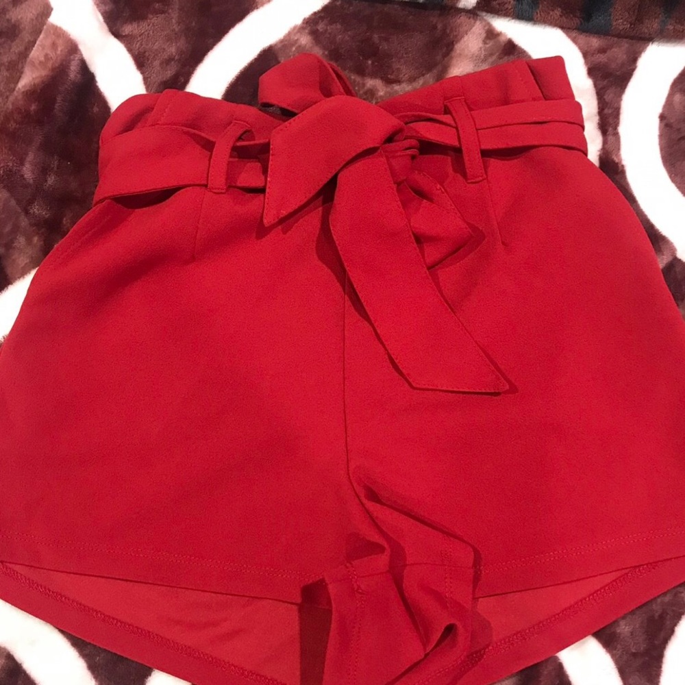 High waisted red shorts from Forever 21 #forever21